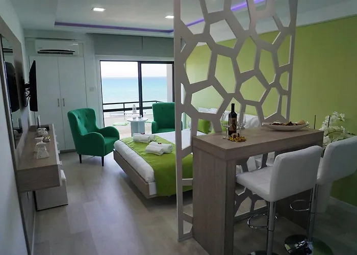 Lazuli Beachfront Apartment 405